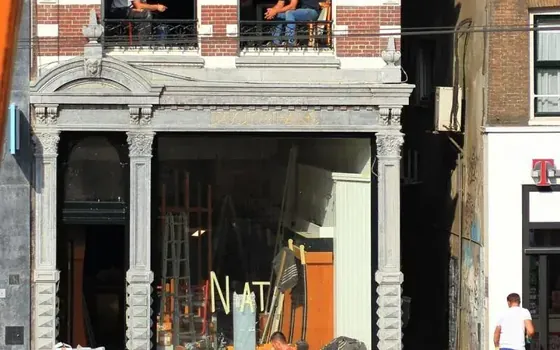 Reparación de estructura metálica en fachada por cuerdas